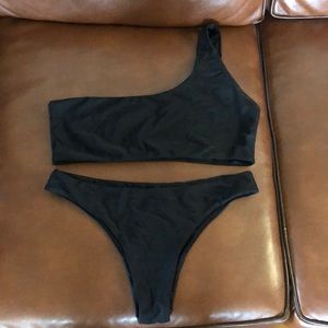 Black bikini